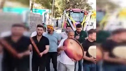 25 traktörle düğün konvoyu