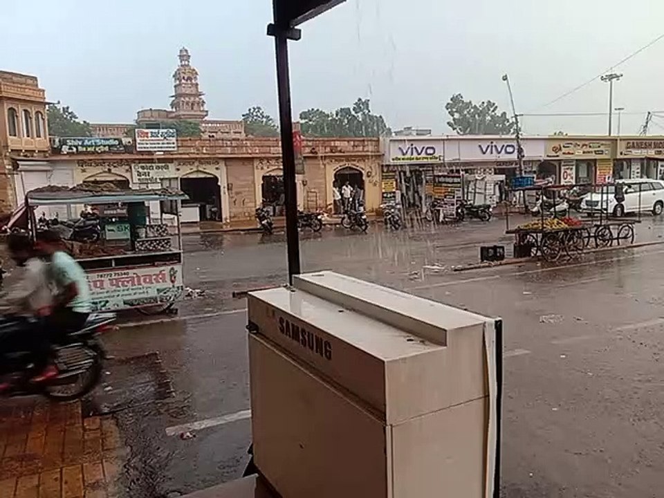 Video: जैसलमेर व पोकरण में तेज बारिश, शीतल हवाओं ने दिलाया सुकून