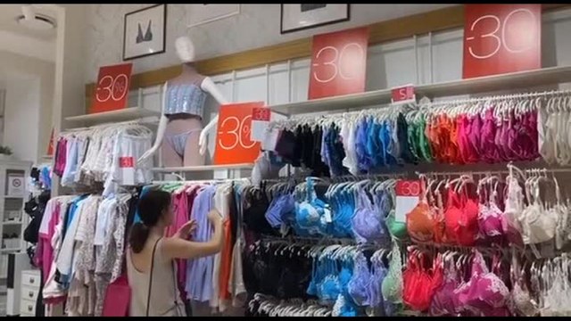 Al via i saldi estivi di giovedì, i negozianti confidano nel weekend