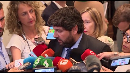 López Miras ofrece a Vox llegar a "grandes acuerdos" e insta a no caer en el "fetichismo del sillón"