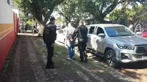 Homens detidos pela Polícia Federal são levados à Cadeia de Cascavel