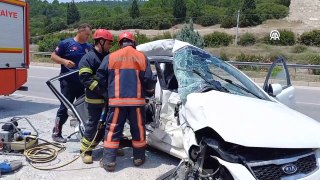 Manisa'da Otomobil İle Kamyonet Çarpıştı 1 Ölü, 2'si Ağır 3 Yaralı!