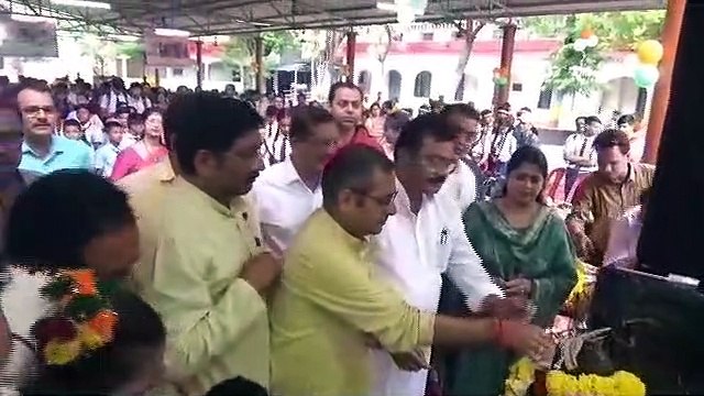 खुशी और उमंग से खिले बच्चों के चेहरे