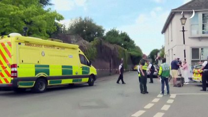 Colisão de carro contra muro de escola mata criança no Reino Unido