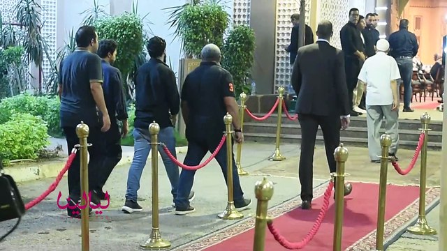 الصحاب وعشرة العمر ايهاب توفيق وحميد الشاعري وهشام عباس يتلقوا العزاء في صديقهم علاء عبد الخالق