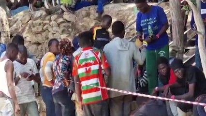 Oltre 1.500 nell'hotspot, una donna partorisce in barca