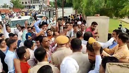 बीएलओ कार्य का बहिष्कार करने पर शिक्षकों को दिए गए नोटिस का विरोध