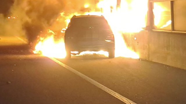 강원 동해고속도로에서 차량 1대 전소...다친 사람 없어 / YTN