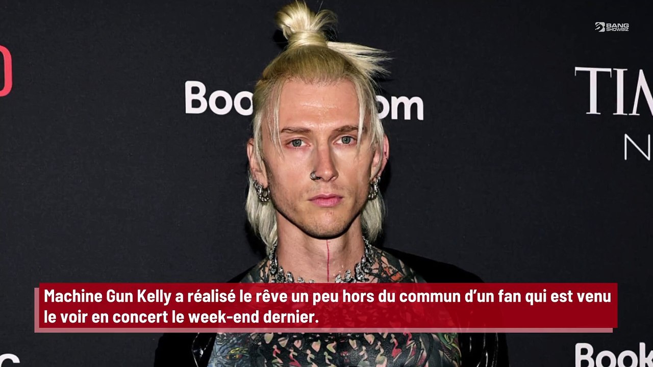 'J'ai des bagues, mec. Ça va faire mal' : Machine Gun Kelly réalise le rêve d’un de ses fans en le frappant au visage