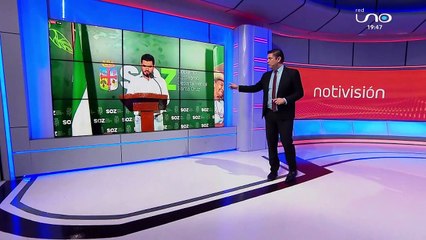 Asesor Efraín Suarez lee la carta del gobernador de Santa Cruz