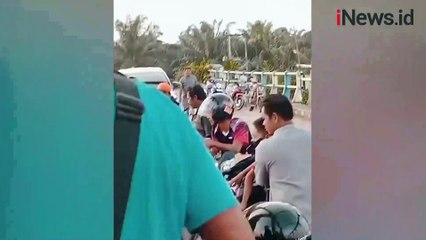 Heboh! Dua Ekor Buaya Muncul Dipermukaan Sungai Jadi Tontonan Warga di Jambi