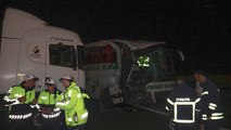 Anadolu Otoyolu'nun Bolu geçişinde TIR ile yolcu otobüsü çarpıştı