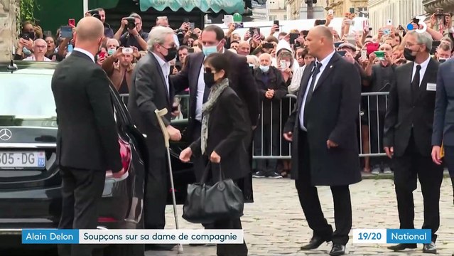 Alain Delon : Regardez le Maire de Douchy qui raconte comment la famille de de la star a mis dehors Hiromi Rollin, il y a 24h, lui refusant l'accès à la propriété