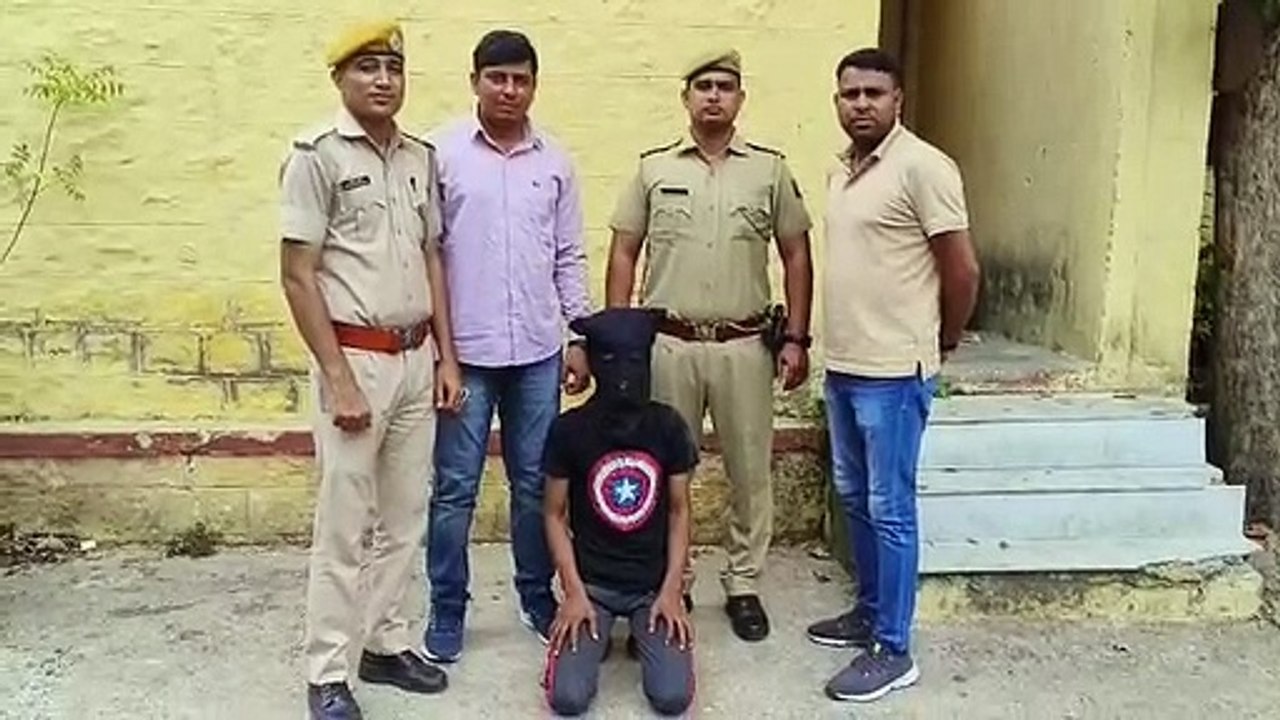 स्कूटी सवार से 31 लाख रुपए लूट मामले में ईनामी आरोपी गिरफ्तार, 12. 98 लाख रुपए बरामद