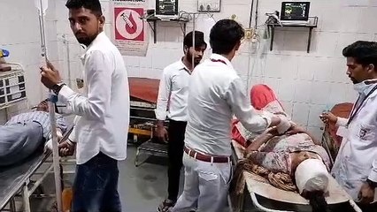 VIDEO: बस की टक्कर से पलटते हुए दूर गिरी कार, एक महिला की मौत, पांच घायल