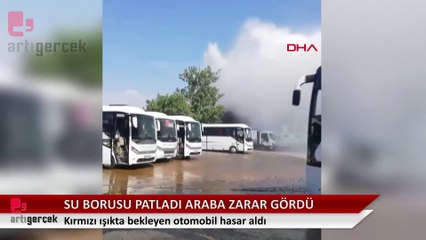 Caddedeki su borusu patladı otomobil zarar gördü