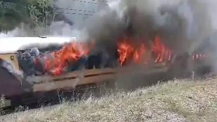 Telangana: फलकनुमा एक्सप्रेस की कई बोगियों में लगी आग, यात्रियों ने कूदकर बचाई जान