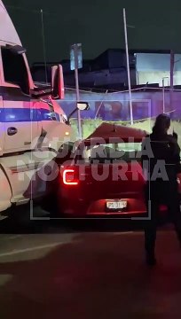#Preliminar Una mujer resultó lesionada tras chocar en su automóvil contra un tráiler sobre el cruce de Periférico y avenida Zapotlanejo, a la altura de la colonia Jalisco de Tonalá #GuardiaNocturna
