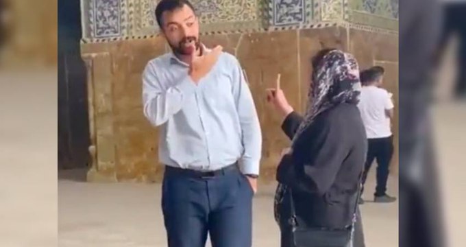 İran’da bir kadın, şarkı söyleme yasağını camide şarkı söyleyerek protesto etti