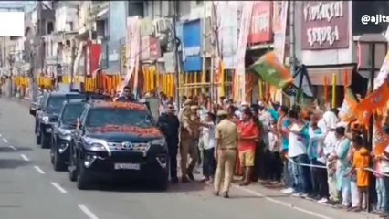 इस अंदाज़ में हुआ पीएम का स्वागत, हाथ उठा किया सभी का अभिवादन