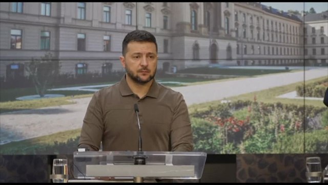 Zelensky: difficile combattere la Russia senza armi a lungo raggio