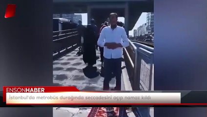 İstanbul'da metrobüs durağında seccadesini açıp namaz kıldı