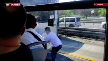 İstanbul'da arızalanan metrobüsteki yolcular tahliye edildi