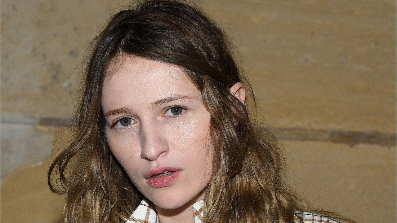 GALA VIDEO - Christa Théret (LOL) : que devient la “fille de Sophie Marceau” ?