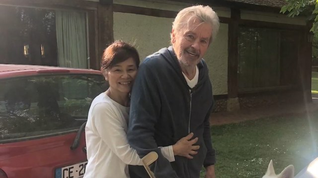 Alain Delon maltraité ? Ses enfants portent plainte contre la dame de compagnie de la star