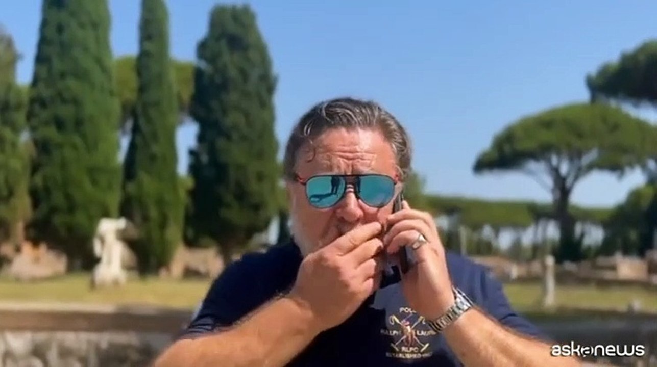 Russell Crowe a Ostia antica scherza su "Il Gladiatore 2"