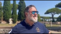 Russell Crowe a Ostia antica scherza su 