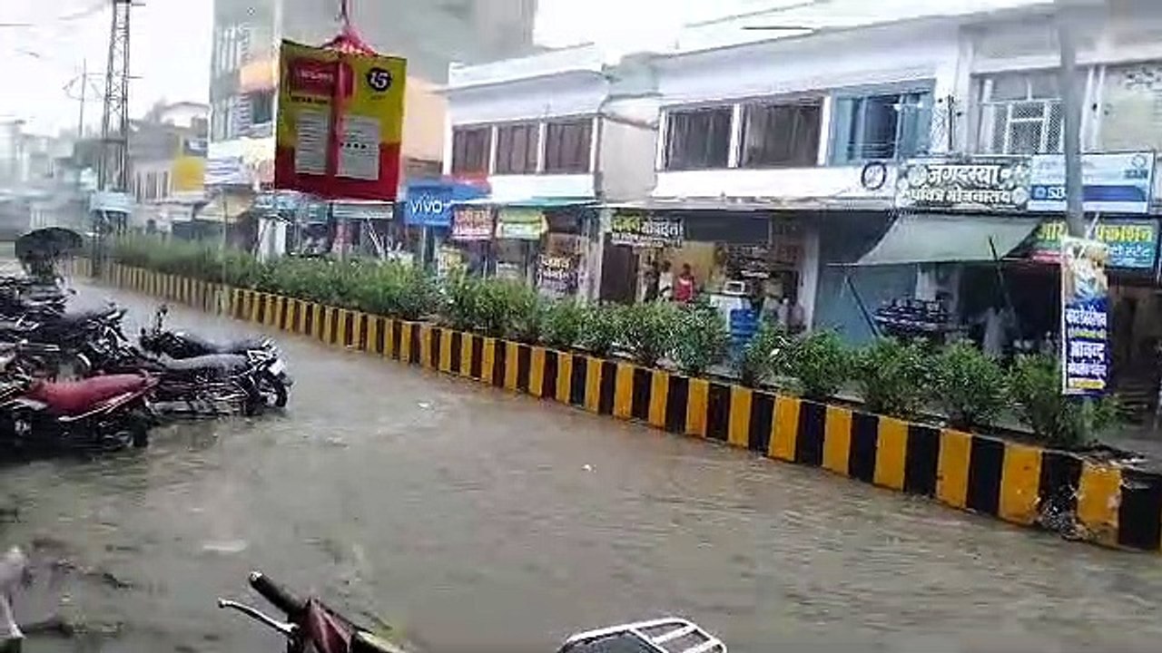 बिजली गिरने से एक की मौत, दूसरा झुलसा तेज गर्जना के साथ जिले में झमाझम बरसात