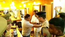 Meerut News: चौकी में बैठे रहे पुलिस अधिकारी, बदमाशों ने 20 मिनट में लूटा 50 लाख का सोना, देखें वीडियो