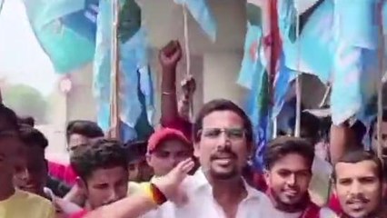 नवादा: NSUI ने फूंका पीएम मोदी का पुतला, केंद्र सरकार के खिलाफ जमकर की नारेबाजी