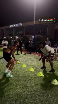 #memphisdepay le met sur des patins à roulettes.