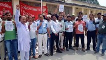 Protest against the sacking of the pilot and assistant pilot in the train accident