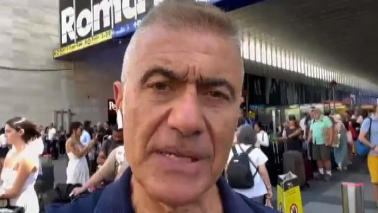 Pecoraro Scanio: "Roma è allo sbando", file assurde per i taxi