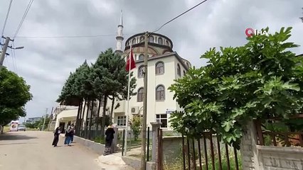 O anlar saniye saniye kaydedildi! Gençler camiye böyle zarar verdi