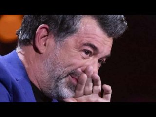 Stéphane Plaza, l'animateur, s'est blessé et a reçu 12 points de suture. Il utilise maintenant une