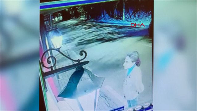 Sezen Aksunun yalısına girmeye çalışan takıntılı hayranı kamerada