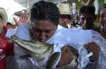 The mayor of a Mexican town marries female reptile
