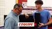 Franck Haise découvre son trophée d'entraîneur français de la saison 2022-2023 - Foot - L1 - Lens