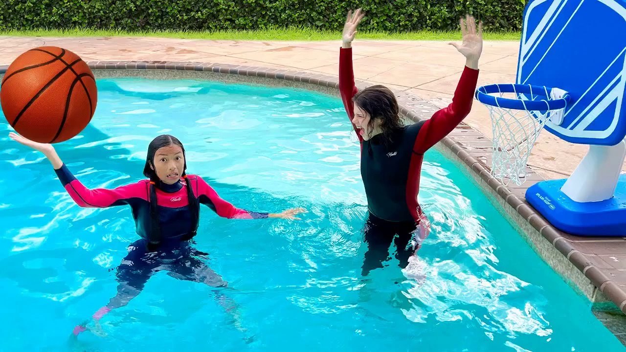 Wendy and Eric Learns Teamwork in Kids' Swimming Pool Basketb6666666666666666666666666666all Game_merged