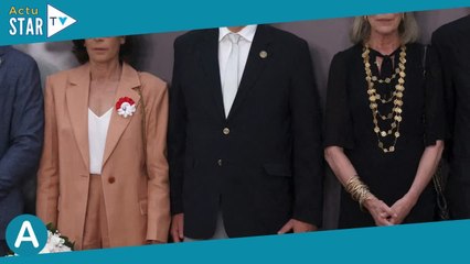 Albert de Monaco ému : entouré de ses soeurs et de son clan presque au complet pour un nouvel hommag