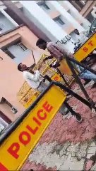 Watch VIDEO: #Ratlam collector office shined by the uniformed person