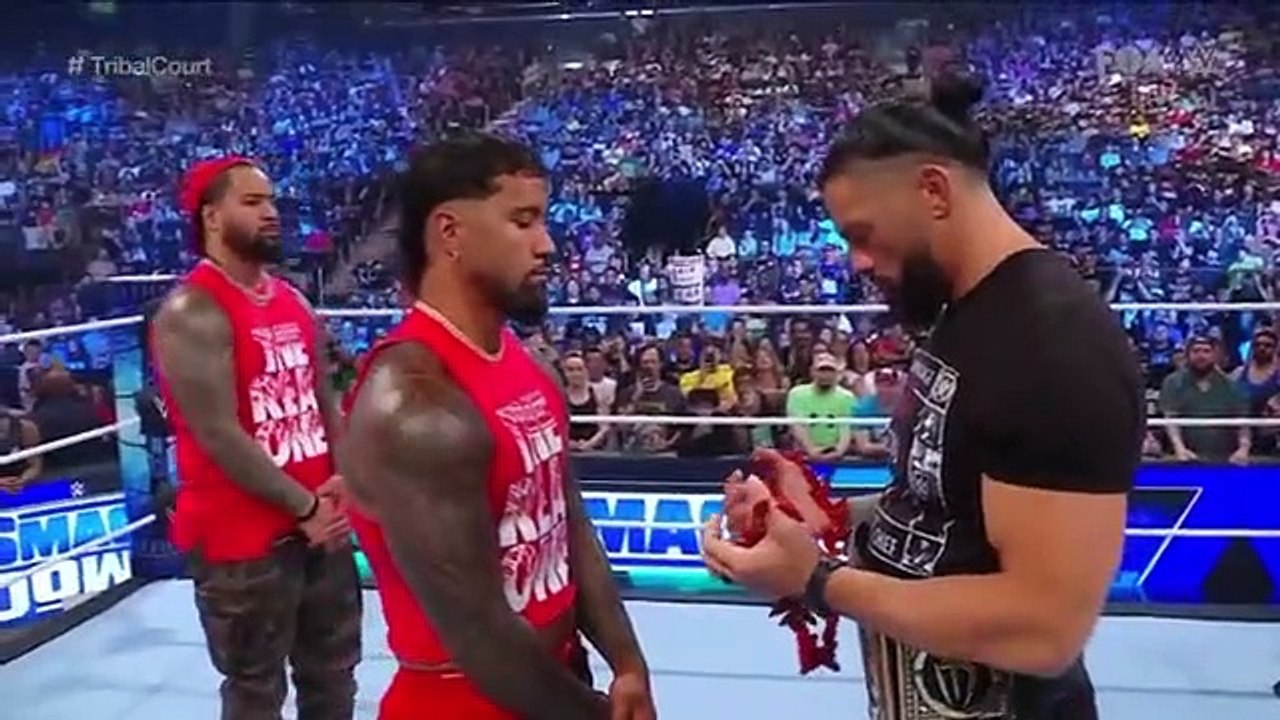 Roman_Reigns_and_Solo_Sikoa_confronts_The_Usos__3_3__-_WWE_SmackDown_7_7_2023(360p)