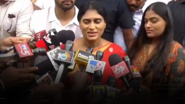 YSR కి షర్మిల నివాళి.. కూతురు కొడుకు తో కలిసి.. | Telugu OneIndia