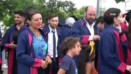 Frère et sœur sont diplômés de la même faculté ensemble