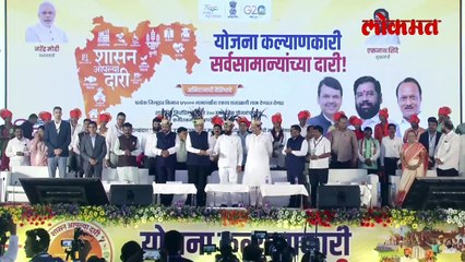 मुख्यमंत्र्यांच्या त्या कृतीनं वेधलं लक्ष..