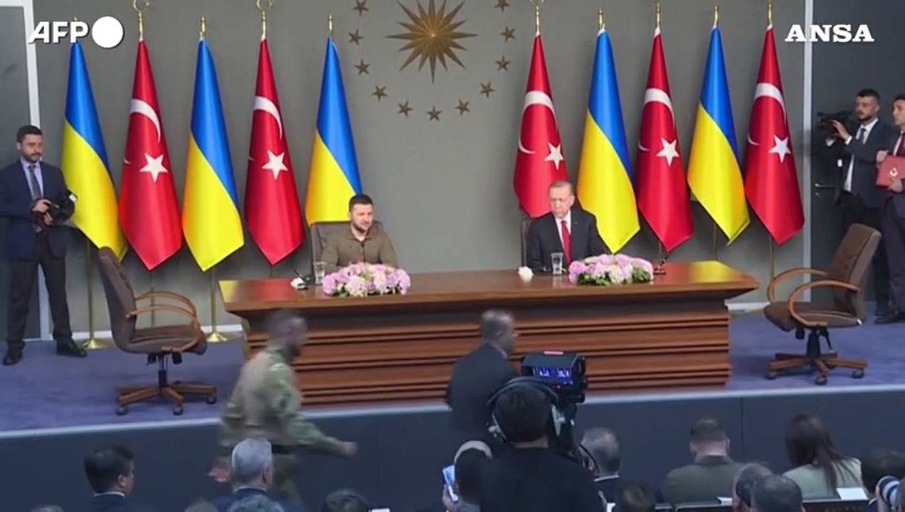 Zelensky vede Erdogan e insiste su ingresso nella Nato